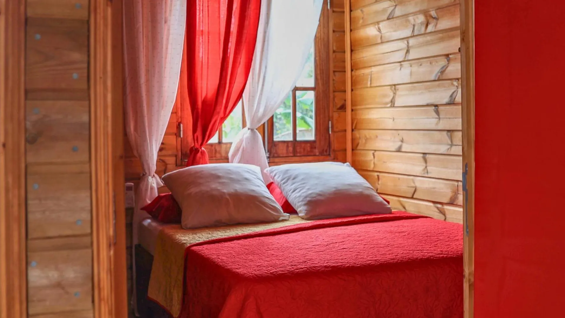 Les Gites Du Cocon Sainte-Rose Lodge